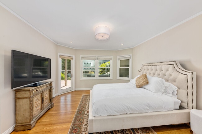 Building Photo - 2255 Beach St