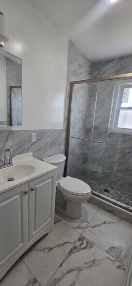 Building Photo - 69 Ashwood Ave