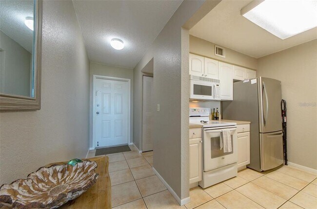 Building Photo - 900 Cove Cay Dr