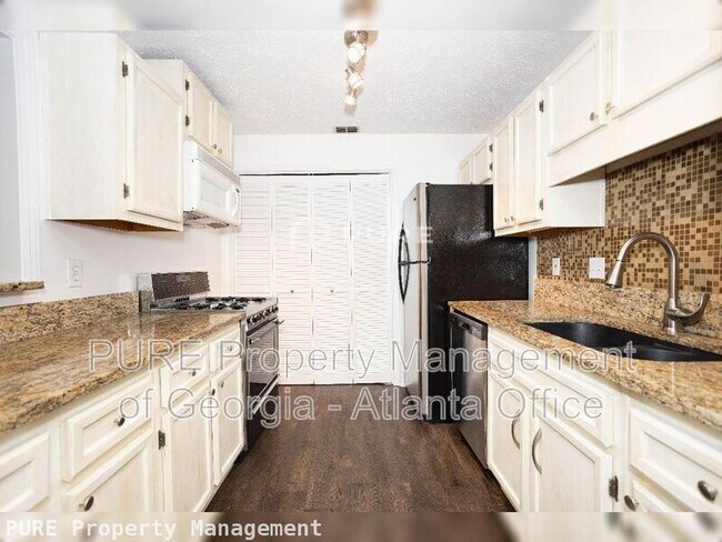 Building Photo - 2408 Country Park Dr
