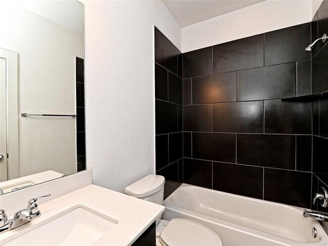 Building Photo - 2205 Capulet St