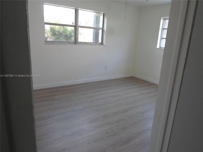 Building Photo - 60 NE 184th Terrace