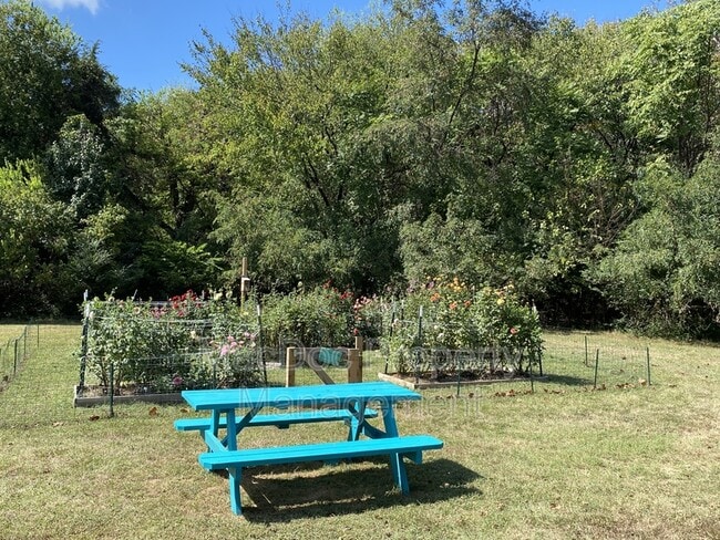 Building Photo - 128 Hickok Cir