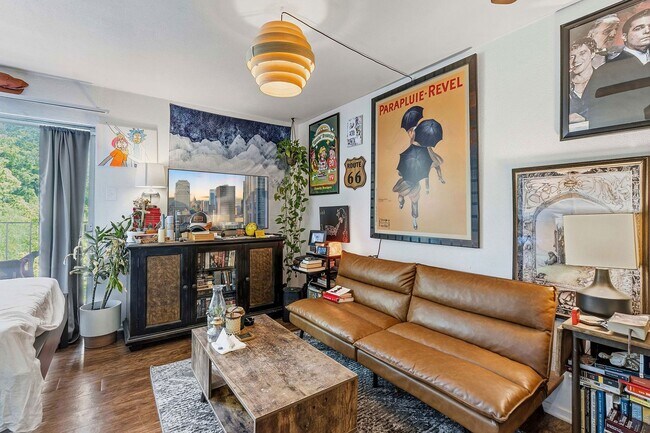 Building Photo - CENTURY 203