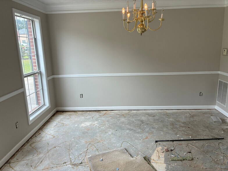 Building Photo - Room in House on Tara Bend