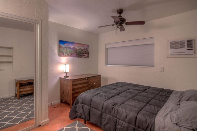 Building Photo - Spacious 4BR in Tucson