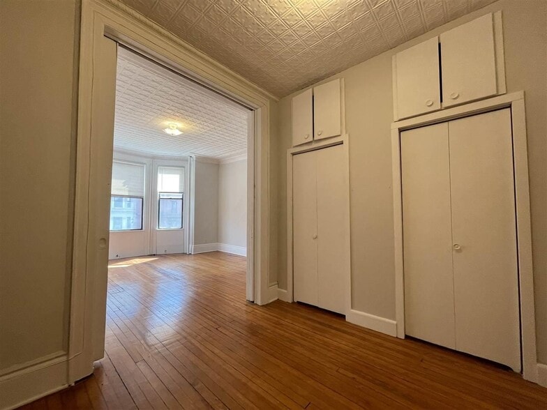 Building Photo - 1124 Washington St