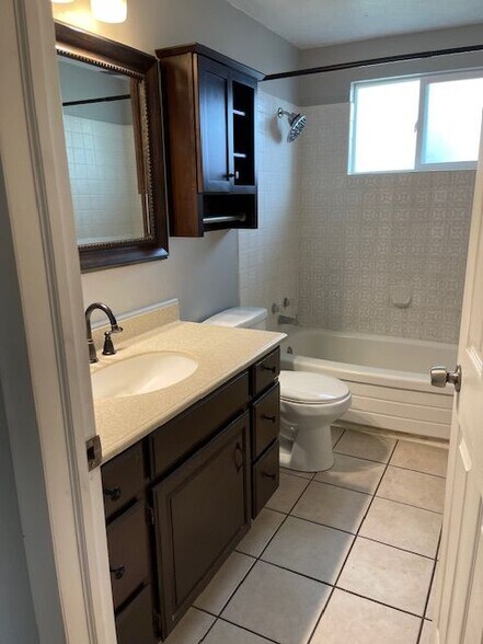 Building Photo - 116 W 250 S