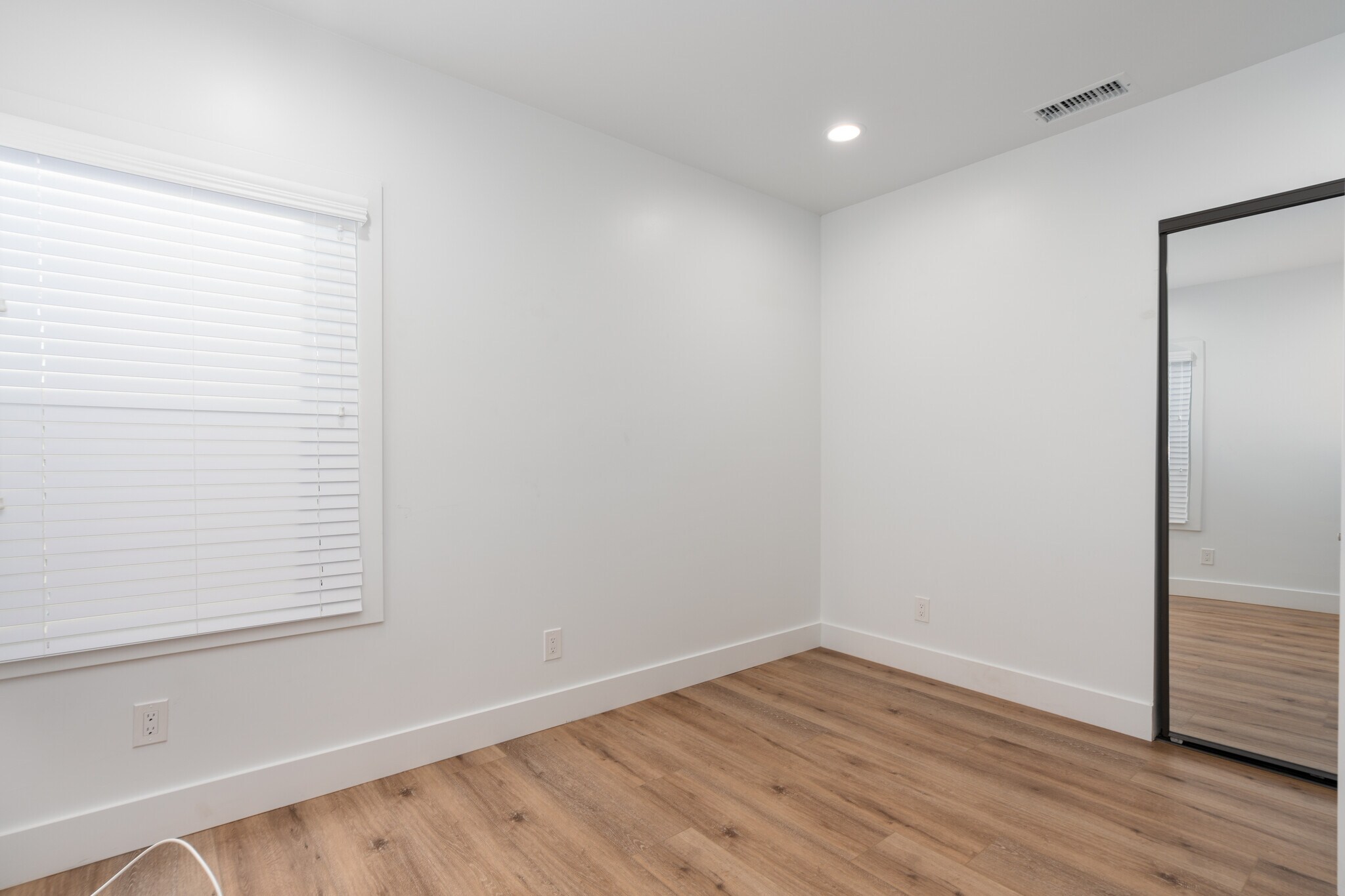 Building Photo - 2934 Somerset Dr