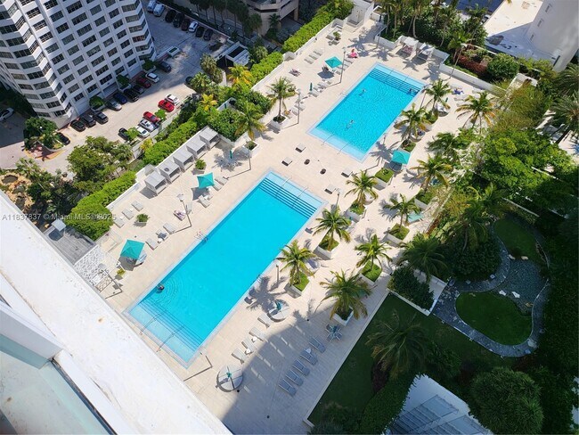 Building Photo - 950 Brickell Bay Dr