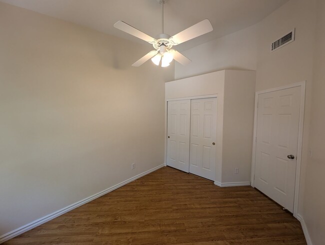 Building Photo - 3 Bedroom Townhome at Townes at Southpark ...