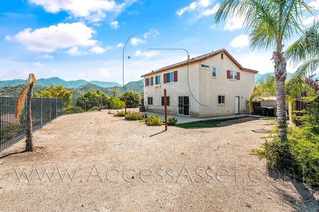 Building Photo - Large 4 Bed/3 Bath Home with an Incredible View!