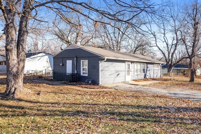 Building Photo - 6700 E 109 St