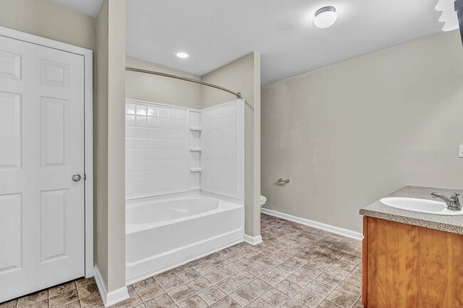 Building Photo - 138 Bermuda Lakes Dr
