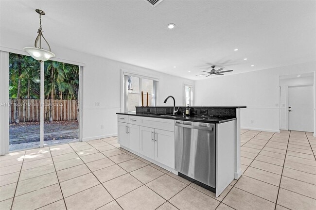 Building Photo - 4741 NW 94th Ct
