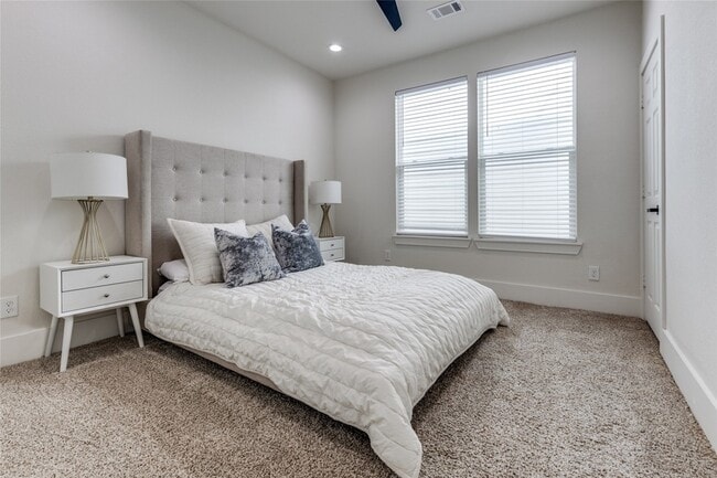 Building Photo - 5618 Canal St