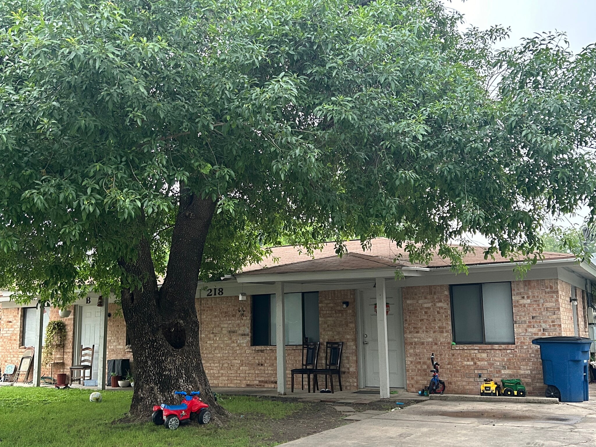 Building Photo - 218 Redbud Ln