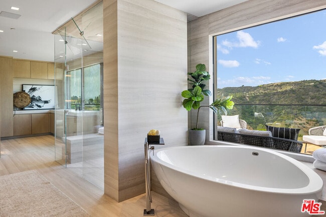 Building Photo - 1731 Summitridge Dr