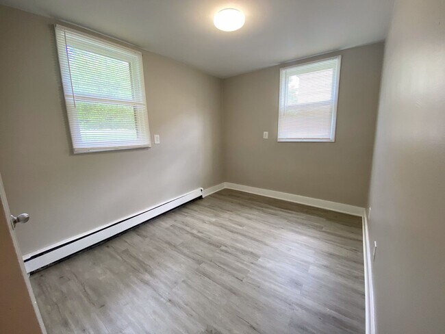 Building Photo - Highland Park Apartments | Deluxe 2 Bedroom