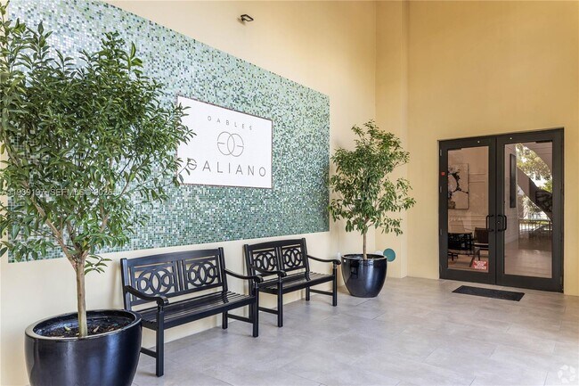 Building Photo - 1091 Galiano St