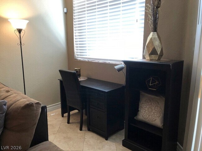 Building Photo - 220 E Flamingo Rd