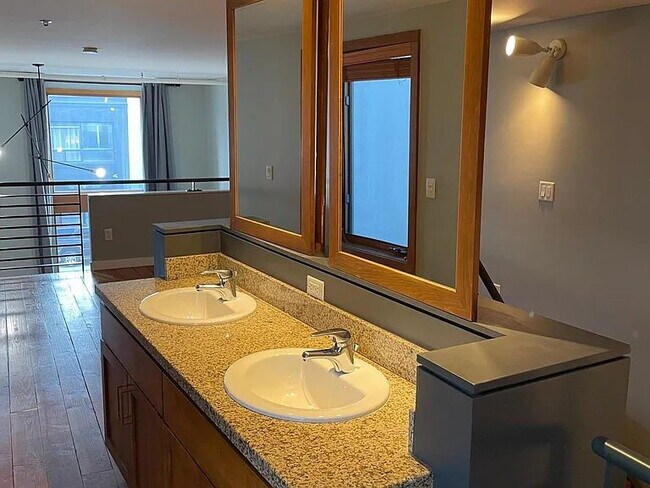 Building Photo - "Charming 1-Bedroom Oasis in the Heart of San Francisco!"