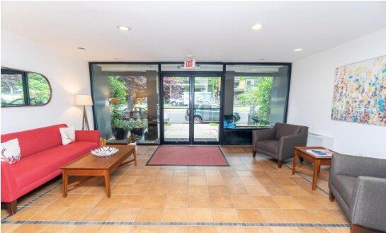 Lobby - 5112 MacArthur Blvd NW