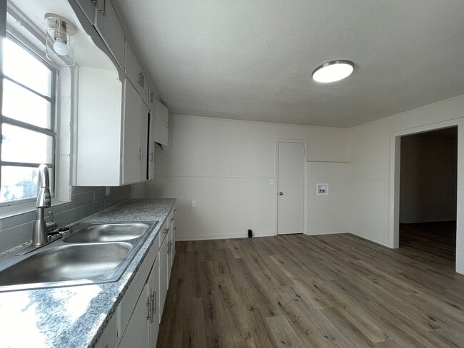 Building Photo - Sun-Kissed Snyder Retreat – Modern Comfort Meets Classic Charm