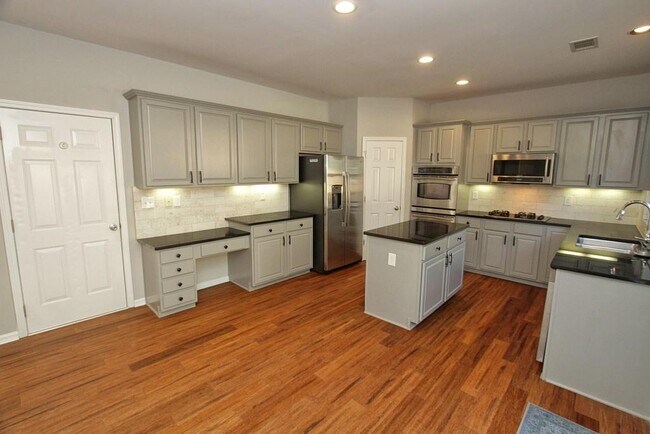 Building Photo - 5057 Bethpage Dr NE