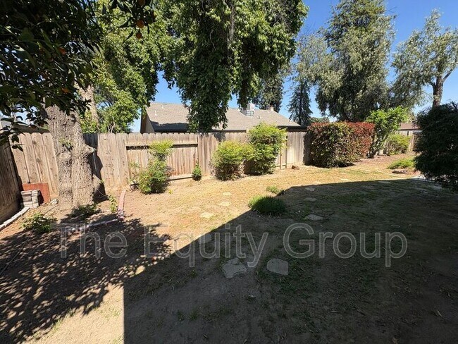 Building Photo - 3702 W Dorothea Ct