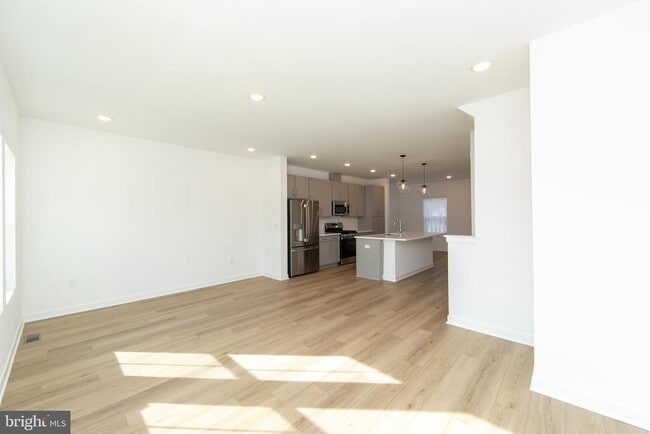 Building Photo - 65 Basswood St