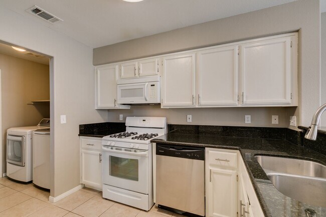 Building Photo - GORGEOUS HOME WITH TONS OF UPGRADES*GATED COMMUNITY WITH A COMMUNITY POOL*