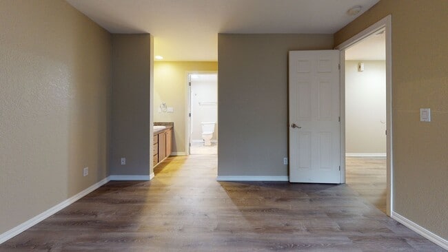 Building Photo - 2 Bedroom Condo in Sunn Fjord - Community Amenities Incl. - Available 5/15