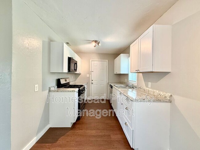 Building Photo - 4200 Altadena Ave