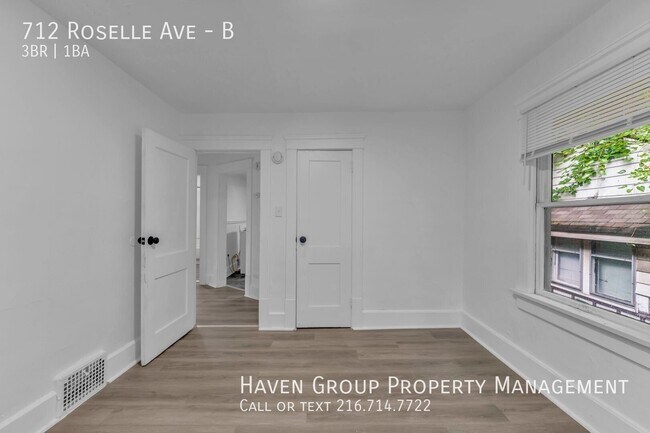 Building Photo - 712 Roselle Ave