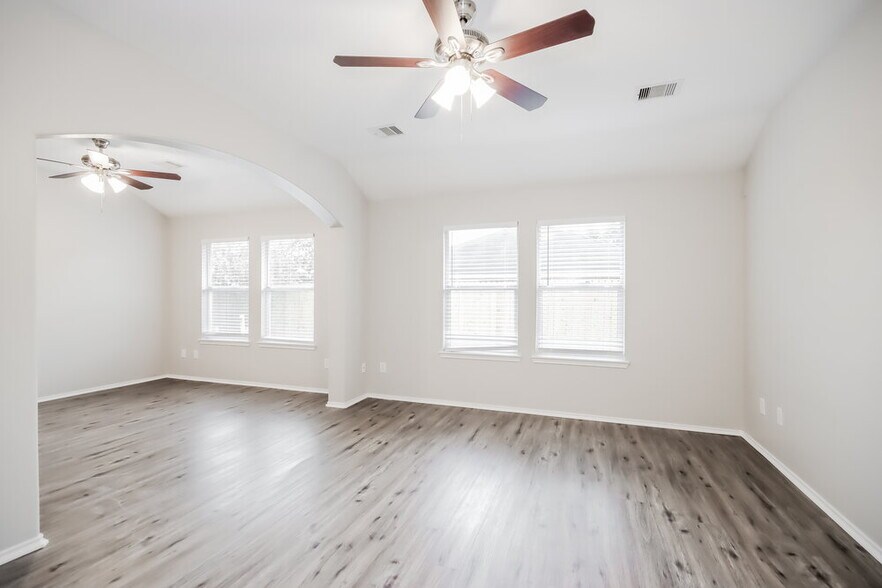 Building Photo - 1919 Treasure Mountain Dr