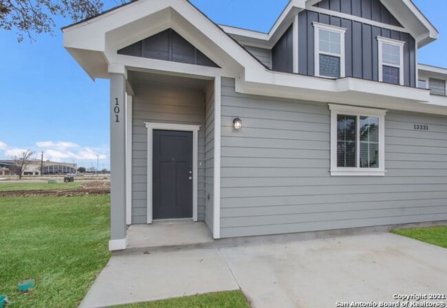 Building Photo - 1 month free APRIL at Stadium Pointe- Tucked Away & Spacious in Northwest SA