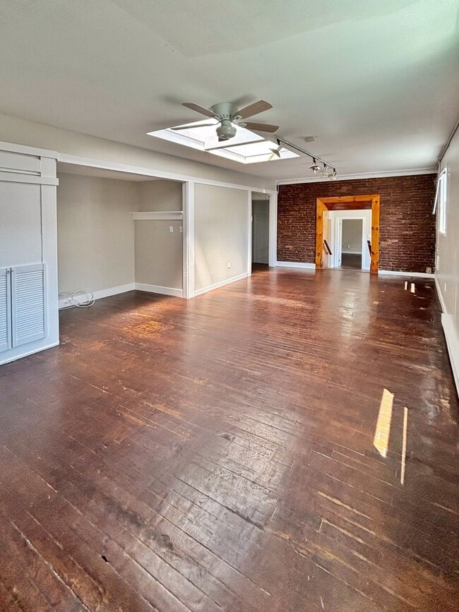 Building Photo - For Rent – Renovated 1 Bedroom, 1 Bathroom...