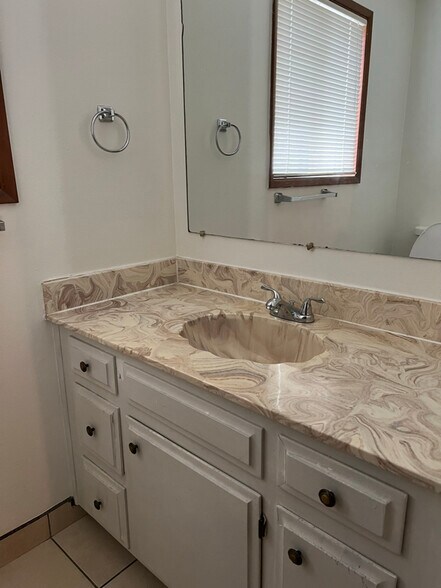 Building Photo - 2161 Nomad Ct SE