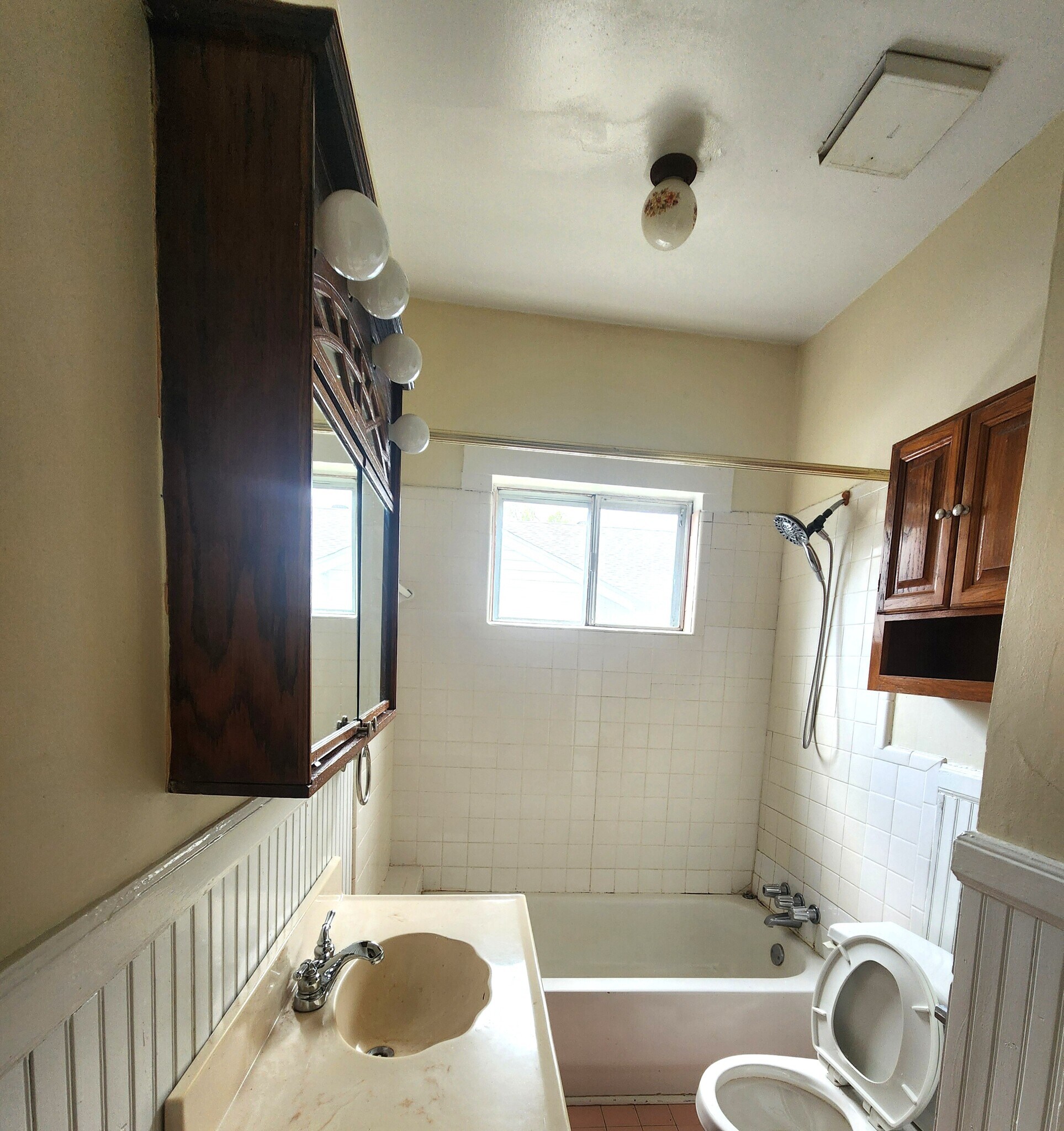 Building Photo - 513 10th Ct S