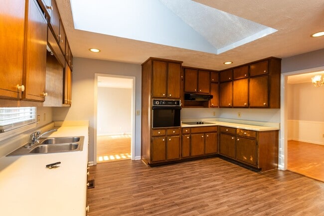 Building Photo - 3301 Sams Way SE