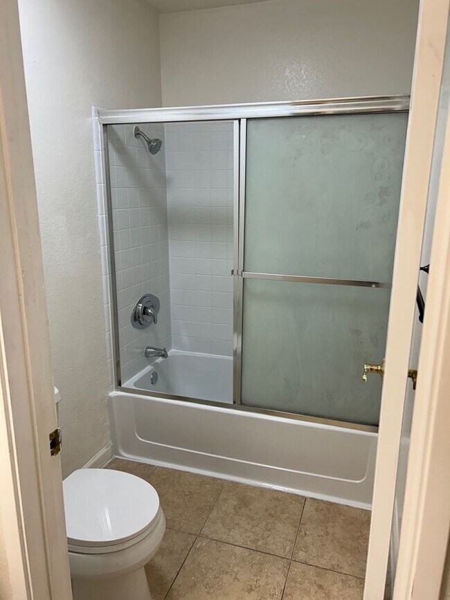 Building Photo - Spacious bright condo with new carpet and new paint and 2 bathrooms