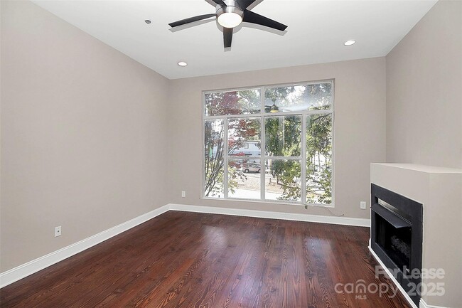 Building Photo - 2040 Atherton Heights Ln
