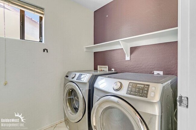 Building Photo - Luxurious 4Bdm 2.5Ba Home with Expansive Backyard in Mesa