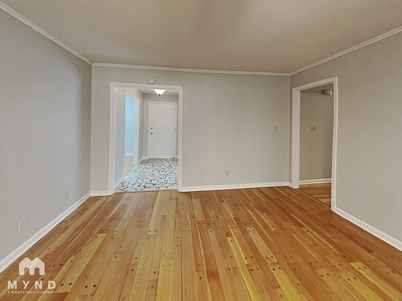 Building Photo - 561 McElroy Rd