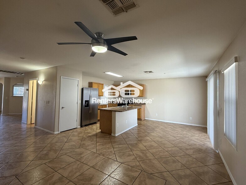 Building Photo - 2607 S 71st Dr