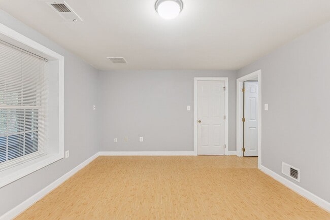 Building Photo - 2 BD/ 2BA  Apartment