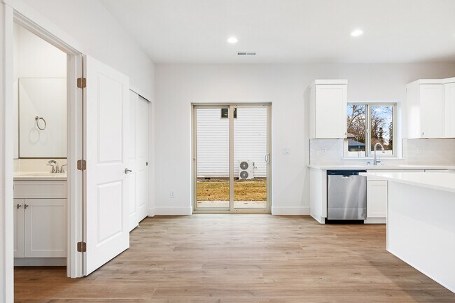 Building Photo - 1009 S Underwood Pl