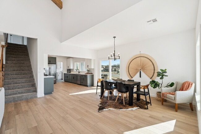 Building Photo - Fully Furnished 4 Bedroom + Bonus Room