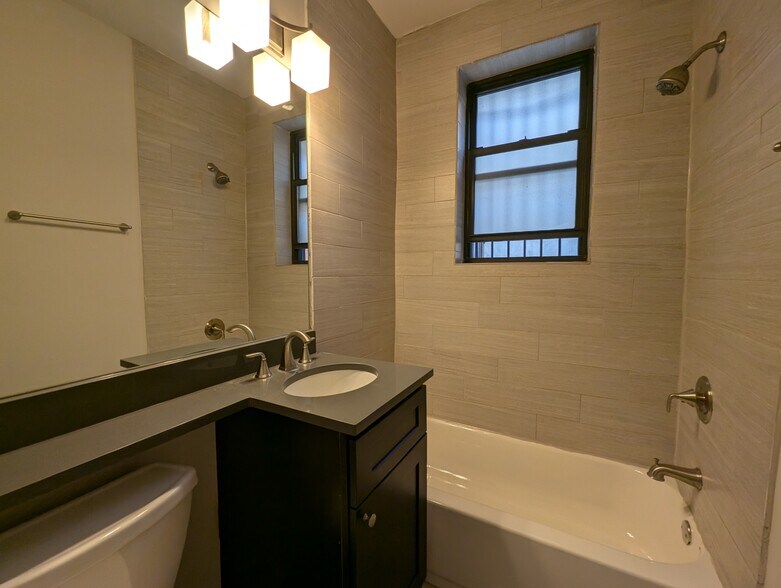 Building Photo - 2424 N Kedzie Blvd